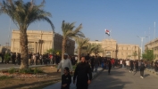 مصدر : متظاهرون يقتحمون مبنى محافظة البصرة